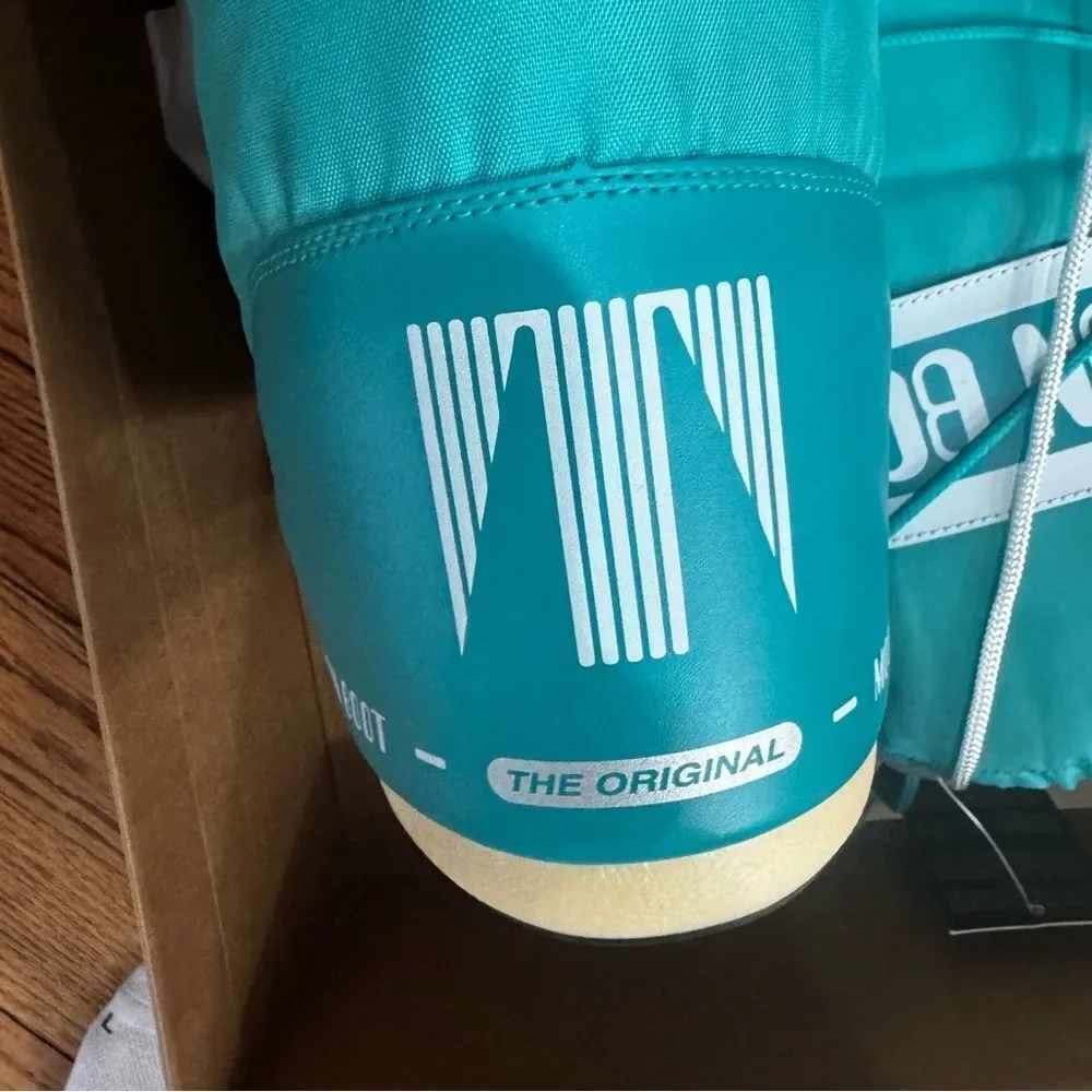 Women’s Moon Boots Teal Green Smerald NWT Size 6 (3.5-6) Brand New